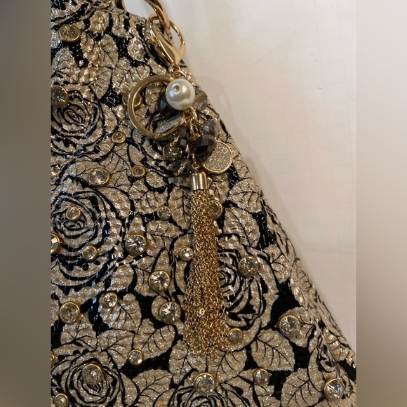 NWT~Faux Patent Leather Floral Crossbody Purse w/Rhinestone Rivets & Keychain - Picture 5 of 16